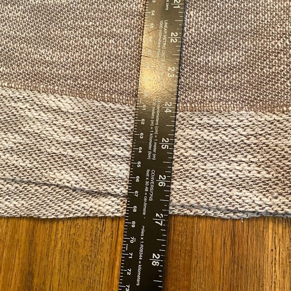 Kut from the Kloth Stylish Tan and White Knit Pullover Lightweight Sweater. XL - Picture 9 of 11